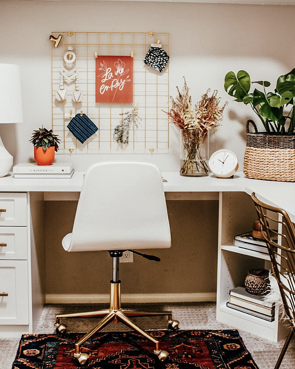 Clean, quiet, distraction-free workspace for back to (home)school 