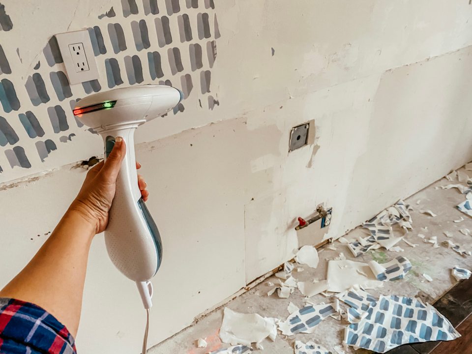 Removing the wallpaper with a little heat